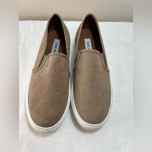 Steve Madden slip on